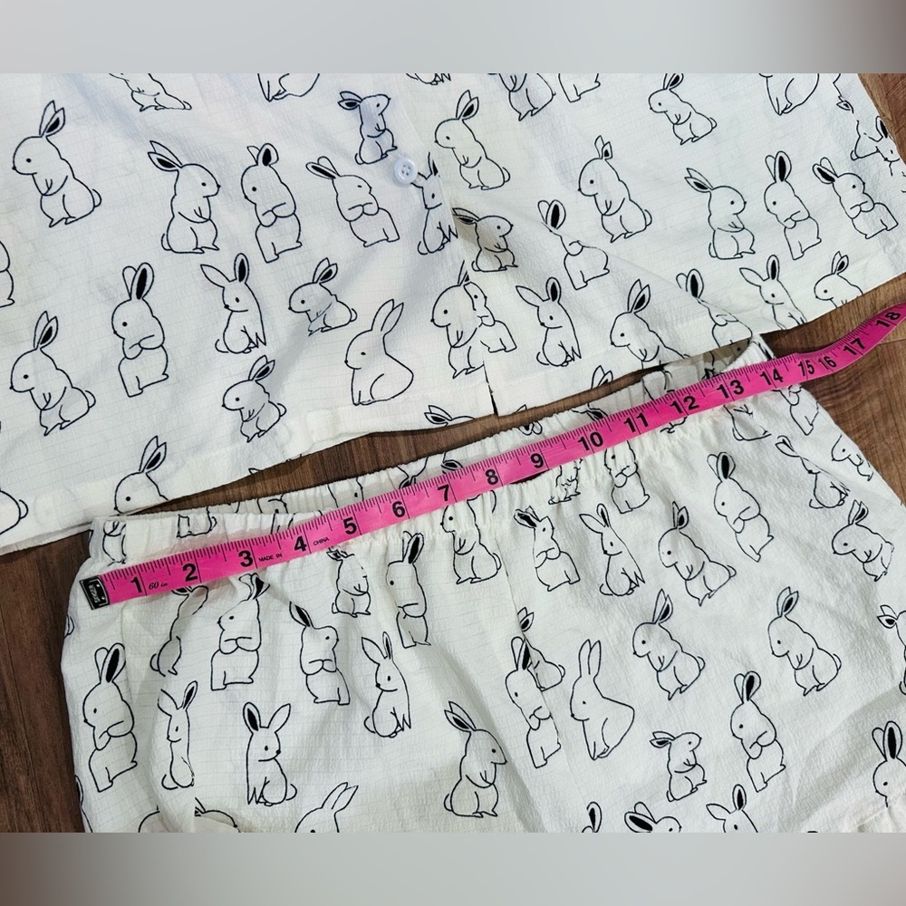 Women’s Easter Bunny Rabbit Print Ruffle Trim Button Front PJ Shorts Set Large - Picture 8 of 10